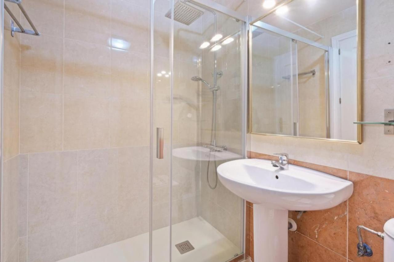 Apartamento En Calle Cuarteles De Dos Habitaciones Málaga Exteriör bild