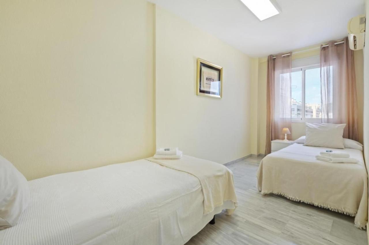 Apartamento En Calle Cuarteles De Dos Habitaciones Málaga Exteriör bild