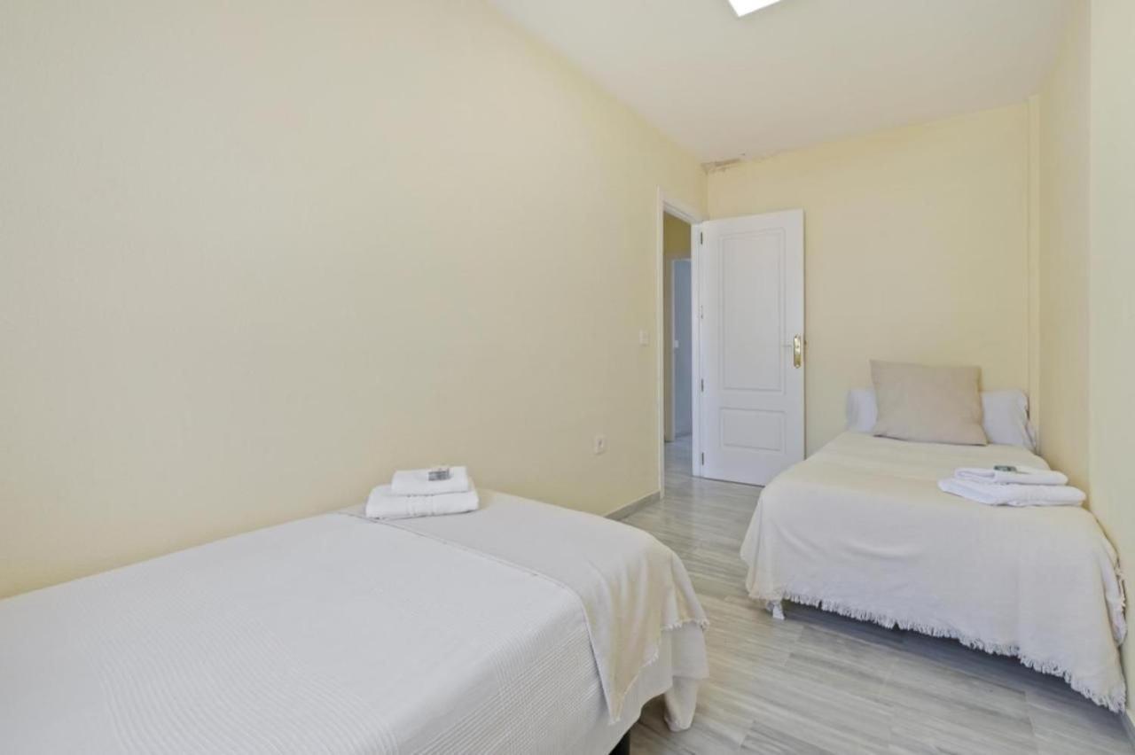 Apartamento En Calle Cuarteles De Dos Habitaciones Málaga Exteriör bild